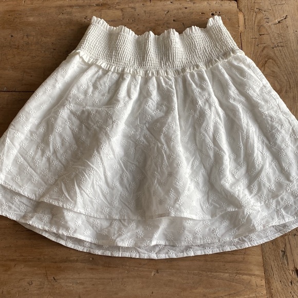 Rails Addison Smocked Cotton Tiered Miniskirt – Size M – White Daisies - Picture 6 of 9